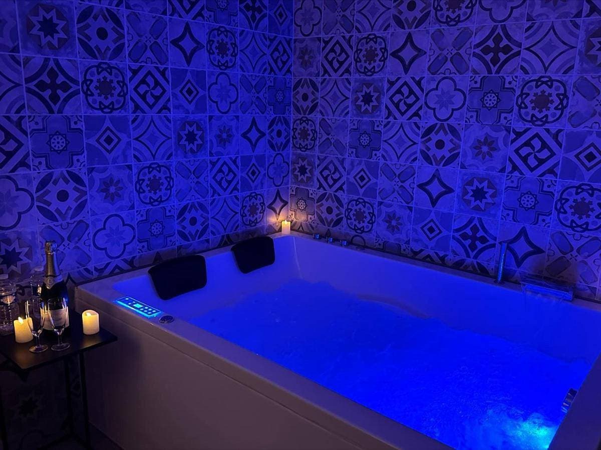 Foto 2 von 22: Studio with Spa Bath