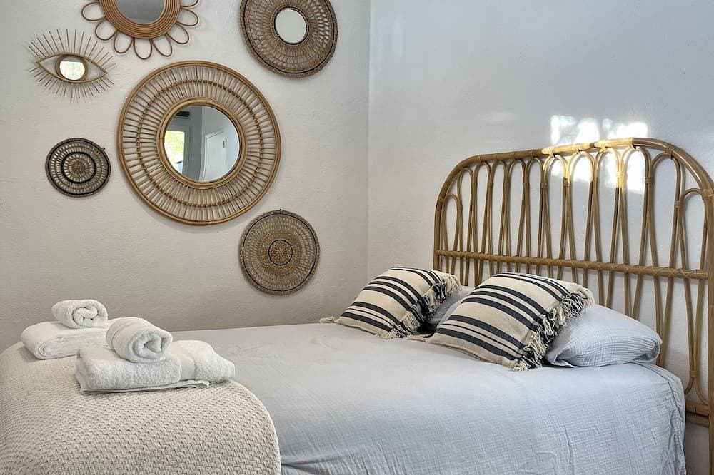 Foto 5 von 26: Villa like an oasis with Mediterranean garden and heated pool in Cadaqués
