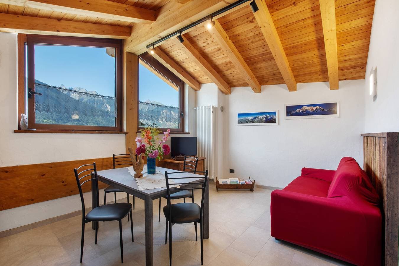 Foto 4 von 24: Ferienwohnung 'Appartamento 1' mit Bergblick und WLAN