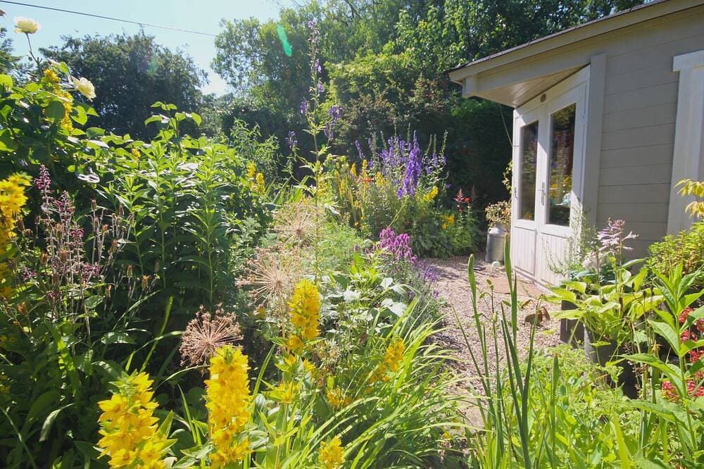 Foto 9 von 30: Gorgeous romantic cottage retreat, with gardens & Peak District views