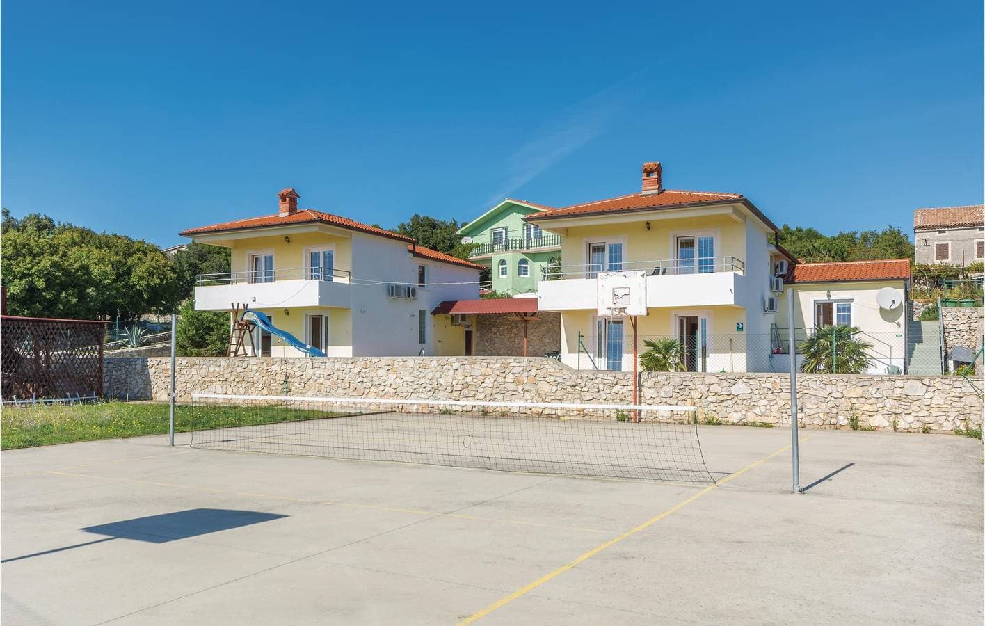 Foto 3 von 28: Gemütliche Ferienwohnung mit Pool, Terrasse und Zugang zum Strand – nur 2 km entfernt!
