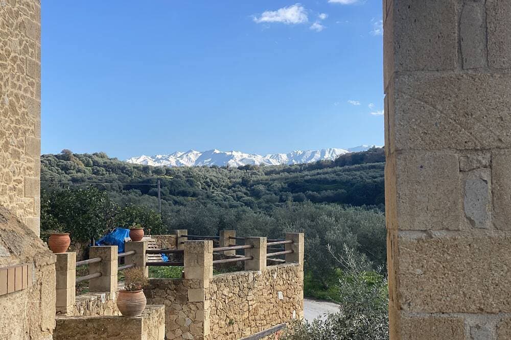 Foto 8 von 30: Panoramic luxury with heated infinity pool, sun deck, gym, bbq patio and garden