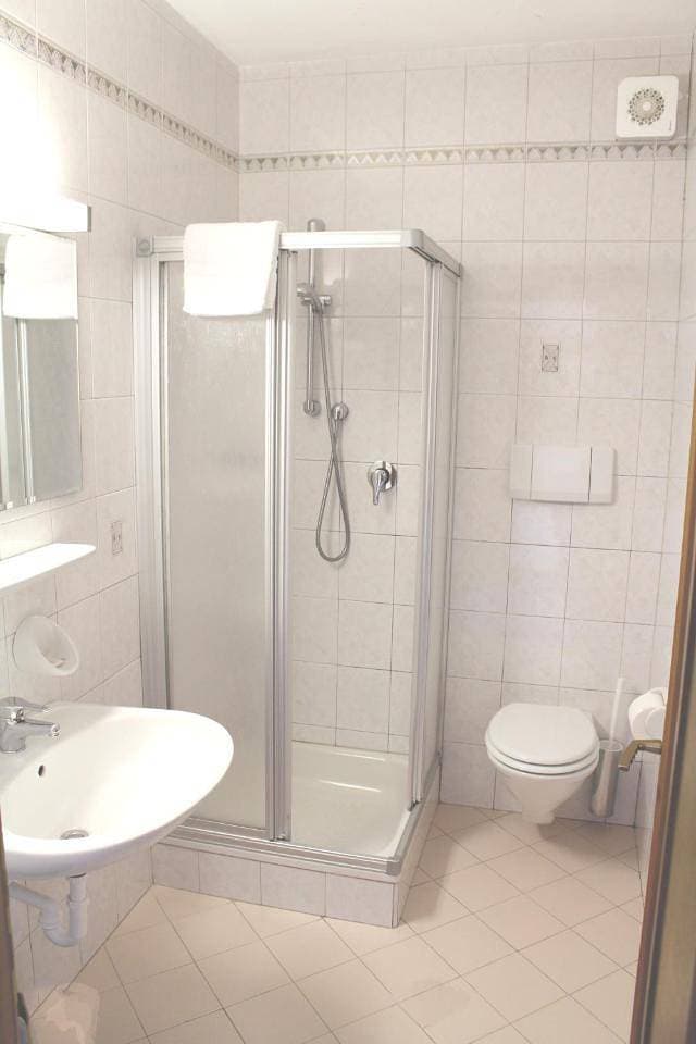 Foto 11 von 13: Economy Double Room