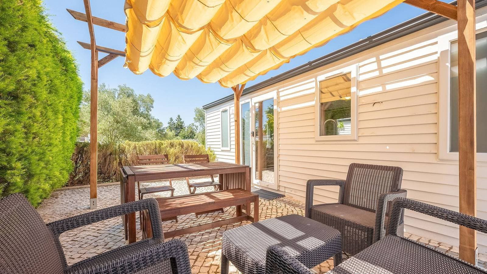 Foto 2 von 41: Ferienhaus für 4 Personen mit Pool