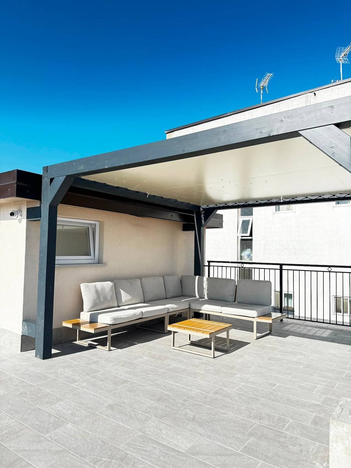 Foto 10 von 15: Apartment „Tramontana 1“ mit gemeinsamer Terrasse, WLAN und Klimaanlage