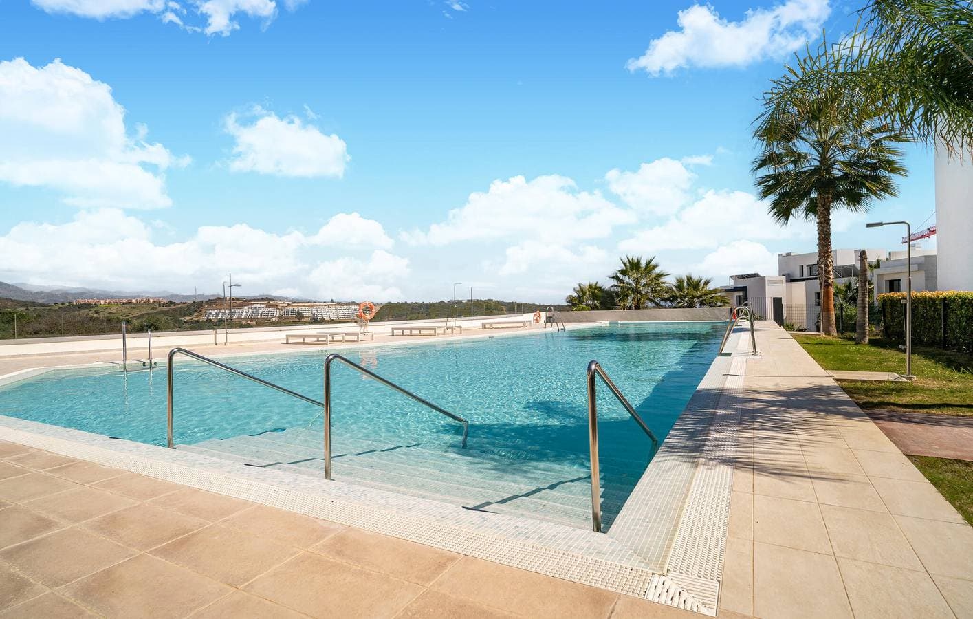 Foto 8 von 18: Apartment mit Meerblick, Pool, Terrasse, Parkplatz und AC