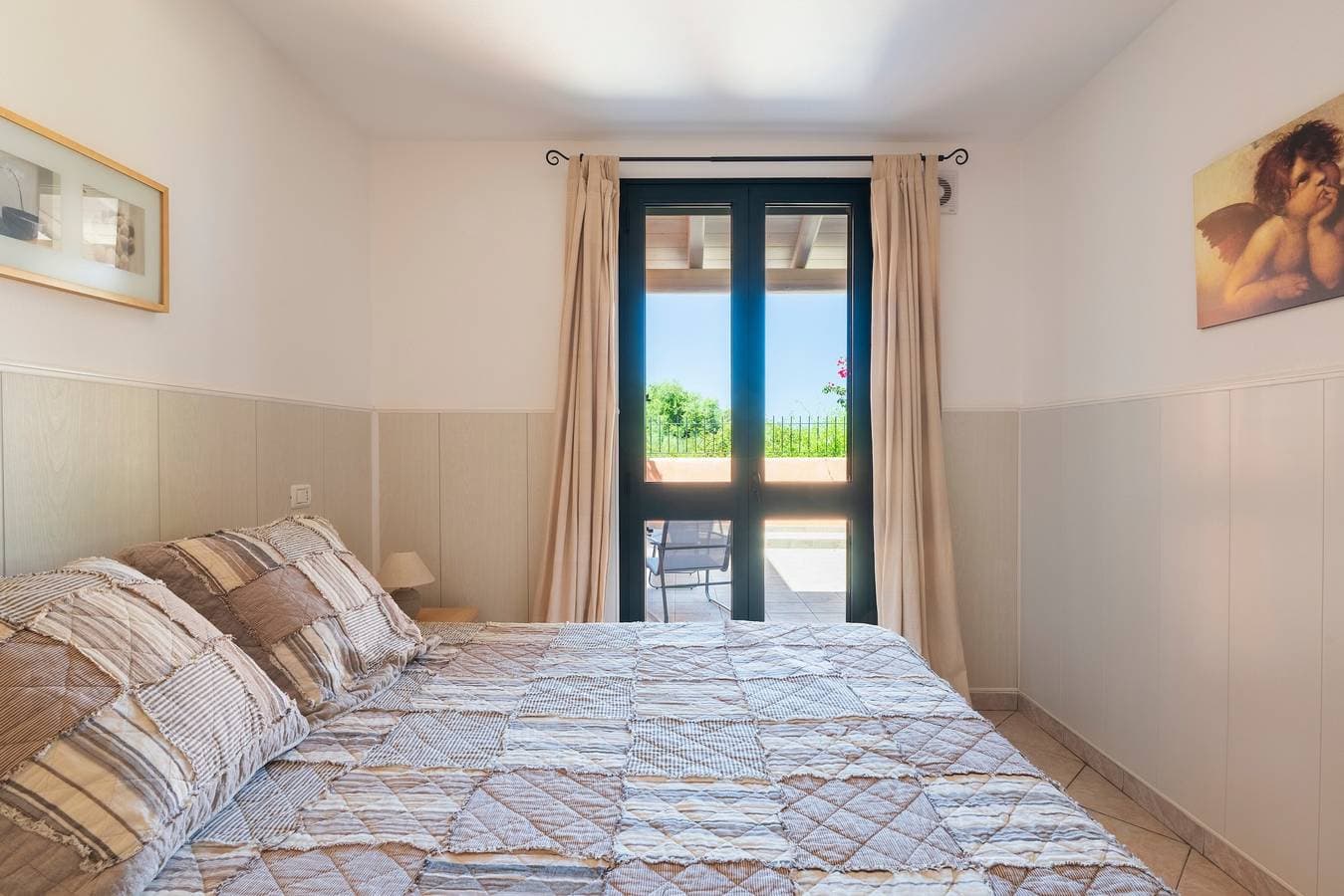 Foto 9 von 28: Ferienhaus 'Villa De La Torré Di Bari Sardo' mit Meerblick, privater Terrasse & Klimaanlage