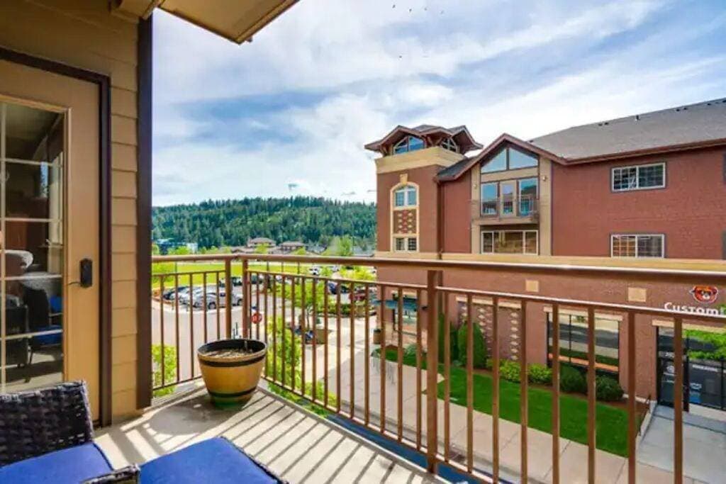 Riverstone Condo by Lake Cda~King Bed, Walk to Shops & Dining, Close to Downtown 1