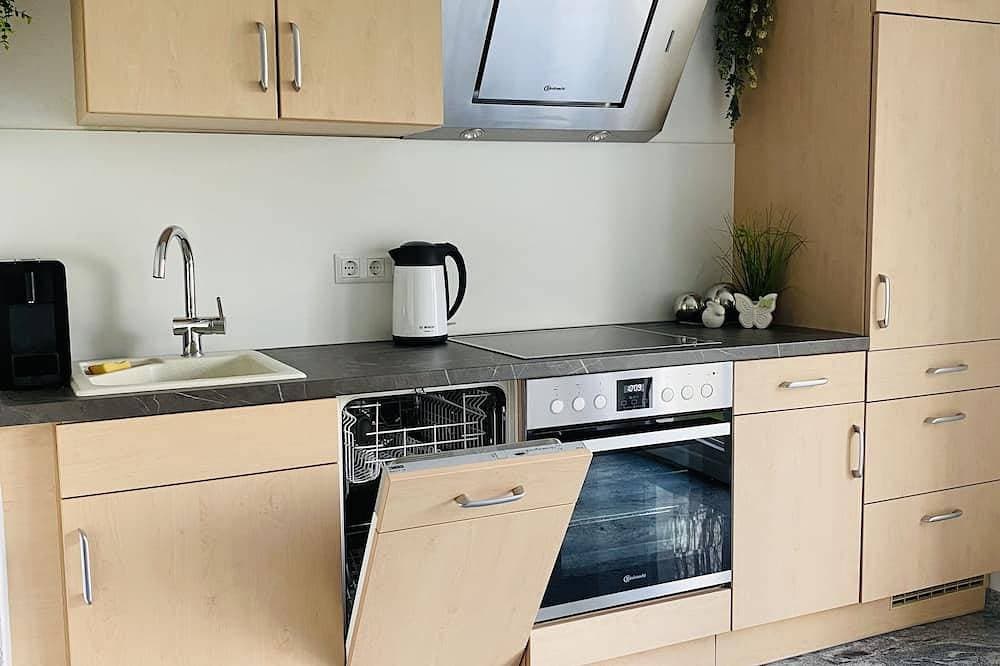 Foto 11 von 13: Moderne, helle Ferienwohnung mit Blick auf weite Landschaft; Parkplatz vorhanden