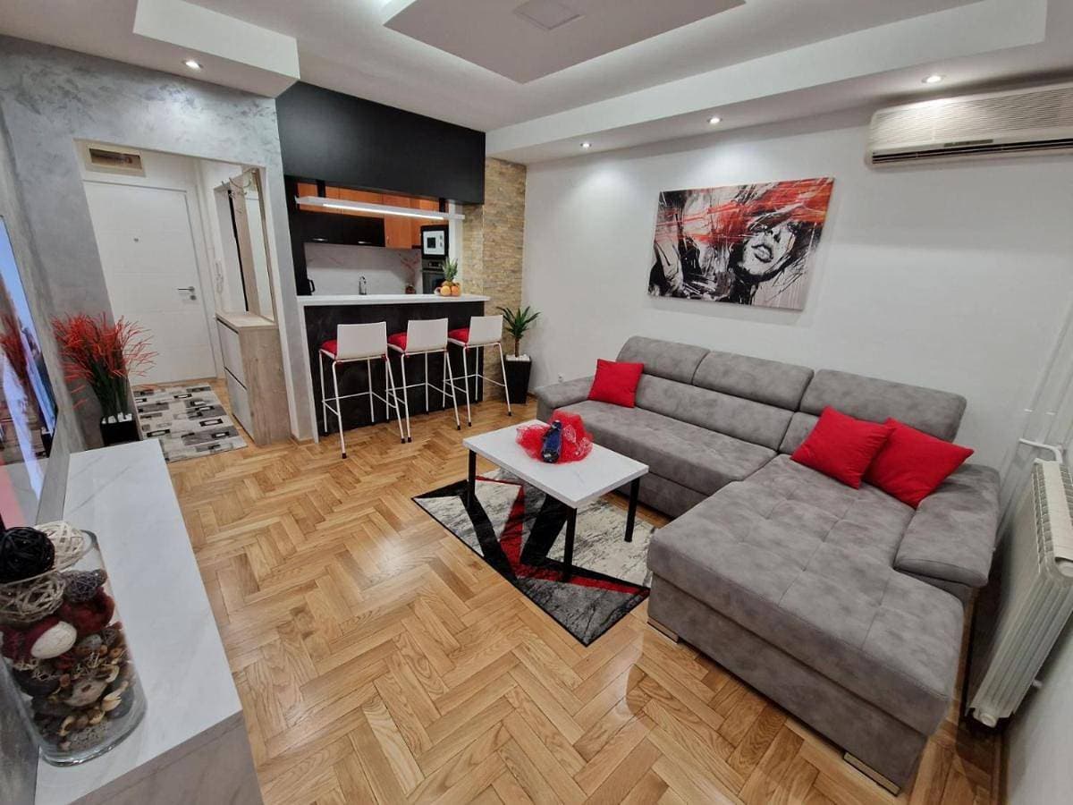 Arena Lux 1