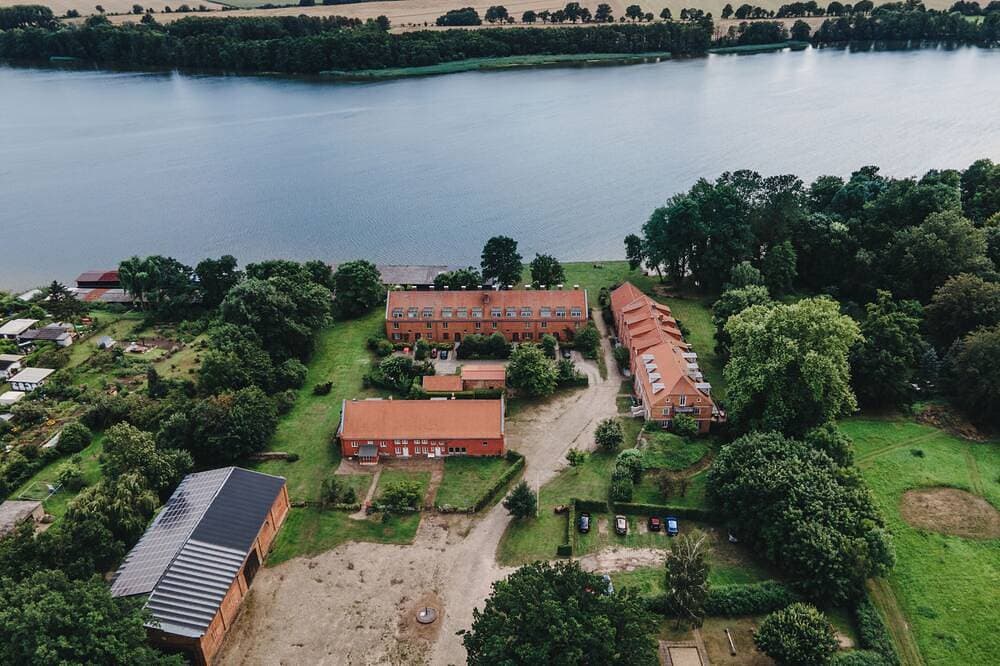 Foto 7 von 12: Idyllische Lage - Ferienhaus für Familien mit Hund 1 Std. vor Berlin am See.