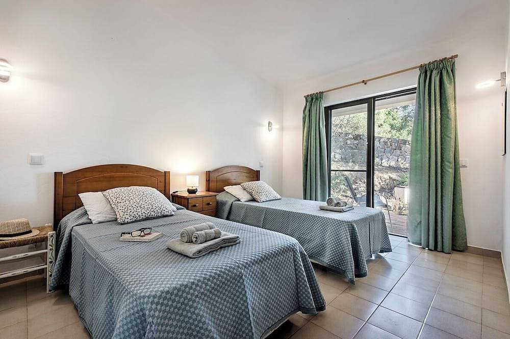 Foto 4 von 30: Villa Susana ~ Beheizter Pool* ~ Schnelles Wi-Fi ~ 6 + 4 Kinderbetten - Buchung 2027 & 2028 Jetzt!