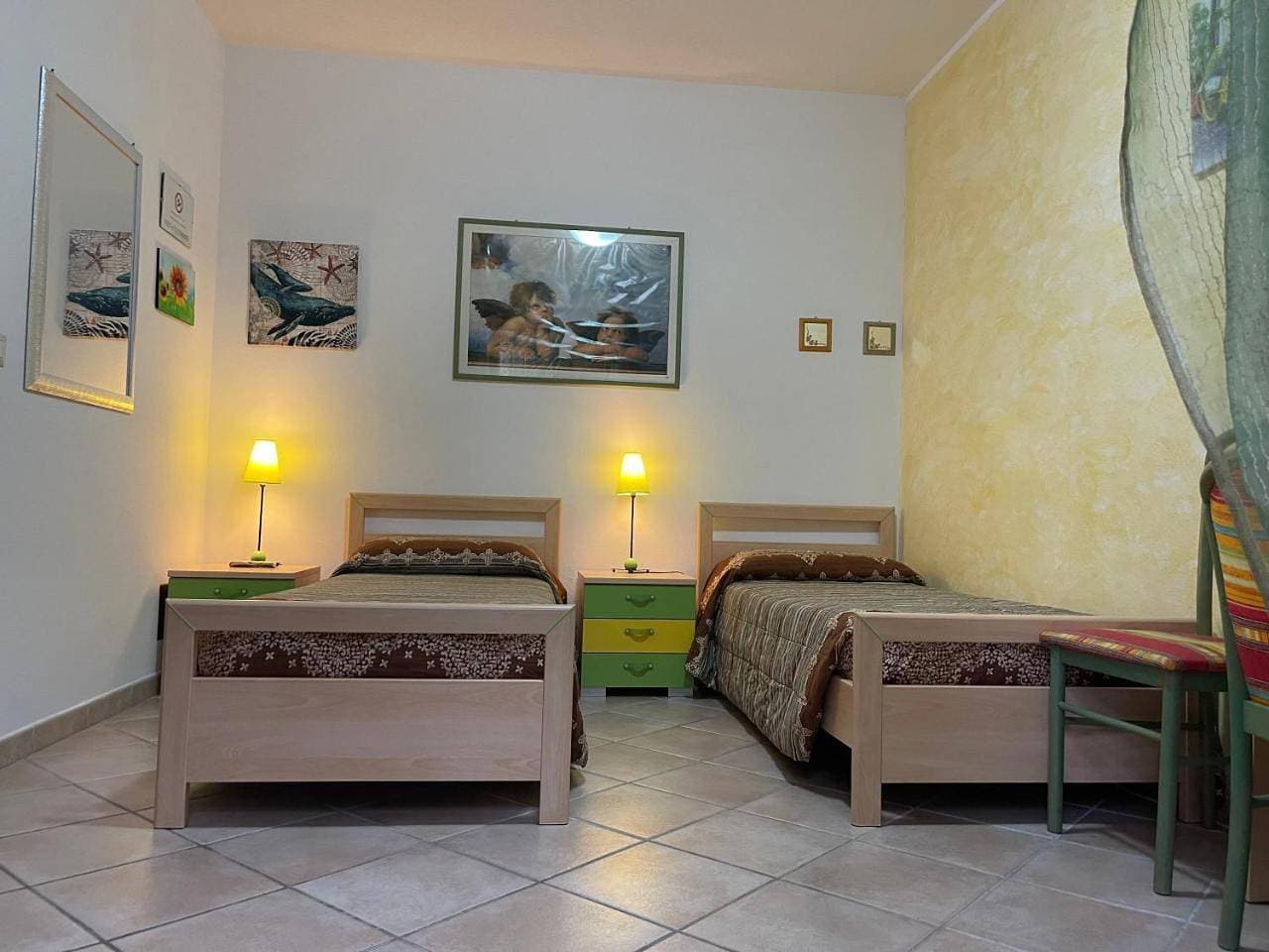Foto 9 von 10: Twin Room with Private Bathroom