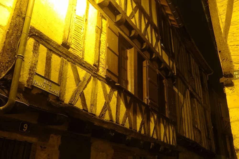 Foto 8 von 13: Historisches Zentrum - Habitation Saint-Clar - Romantisches Loft Roxane -WIFI / Netflix