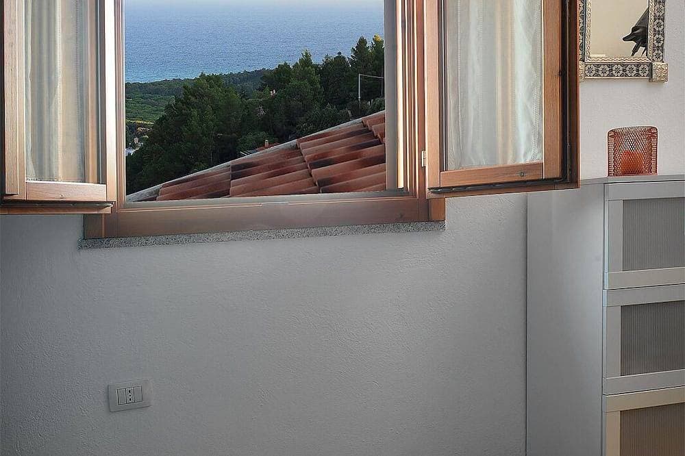 Foto 6 von 23: Neue Villa, große Terrasse mit Meerblick. Zwischen s. Margherita und Chia.