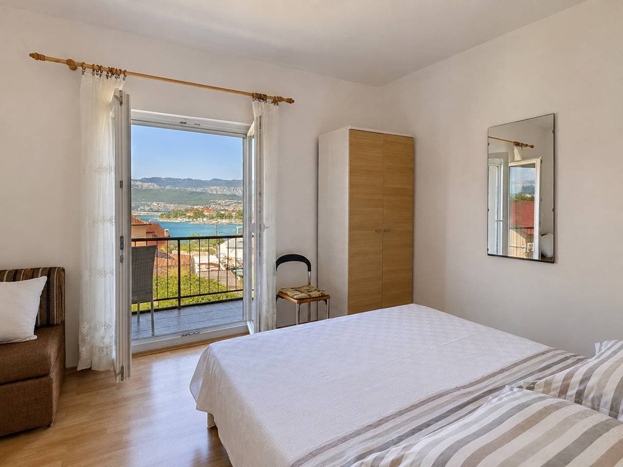 Apartment Nevenka - 130 m vom Meer und Strand entfernt, Meerblick, Balkon, Terrasse, Grill 1