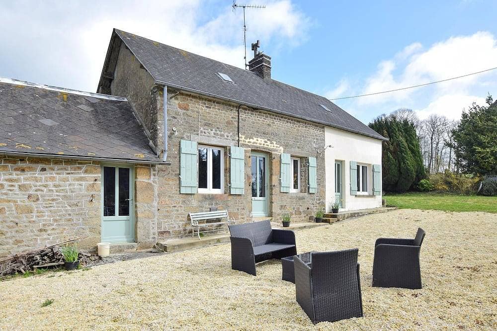 2 bedroom nice home in Passais-Villages 1