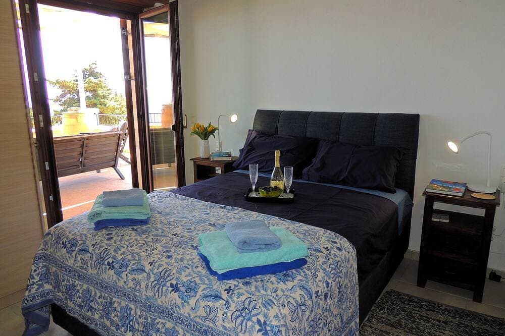 Foto 5 von 30: Beautiful Stone Villa With Peaceful Setting, Private Pool and Lovely sea Views