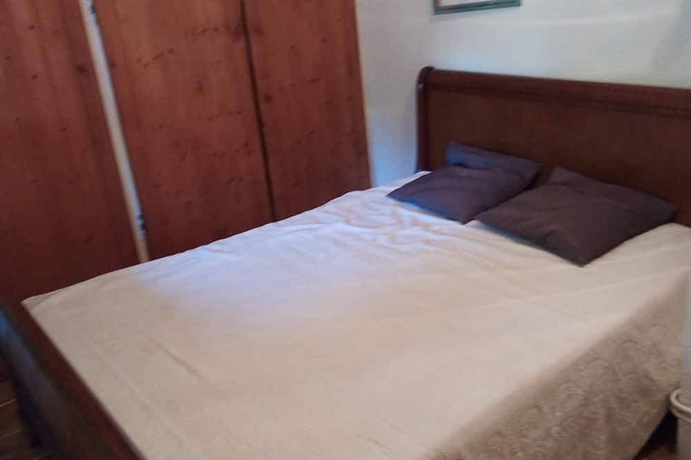 Foto 2 von 12: Quiet country house 90 m2 with swimming pool/ jacuzzi/ large garden/ terrace