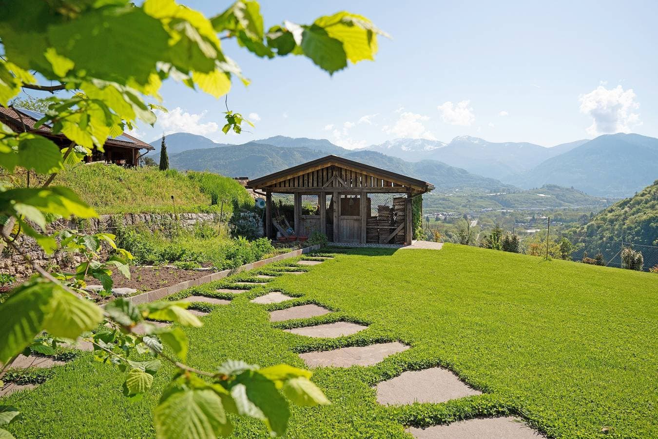 Foto 5 von 29: Ferienwohnung 'Con Giardino' mit Bergblick, Wi-Fi und Klimaanlage