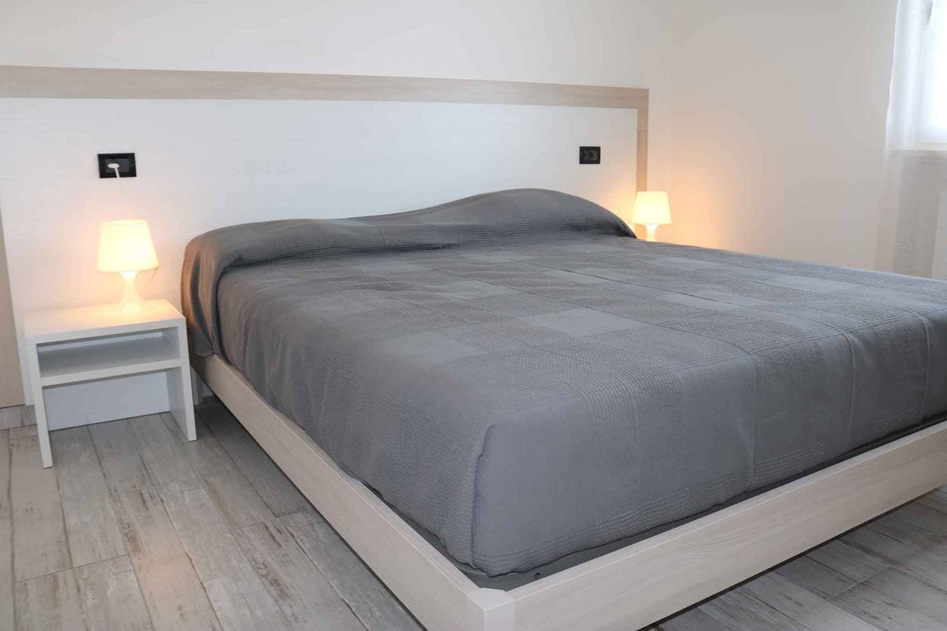Foto 3 von 31: Ferienwohnung mit Pool und Klimaanlage