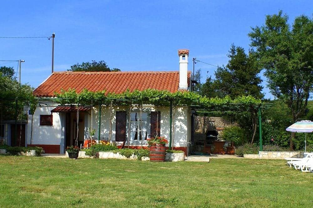 Freistehendes Haus Violeta mit weitläufigen Garten 1