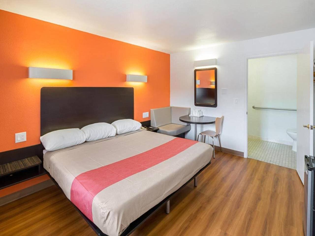 Foto 11 von 32: Helles Kingsize-Bett | Nsmk, Micfridge