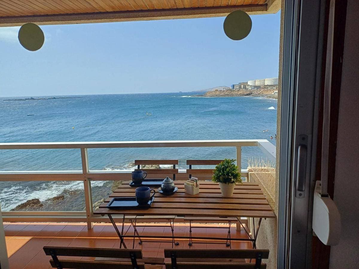 Sobre el Mar by CanariApartment, Oceanfront House with 3 Balconies in Salinetas 1
