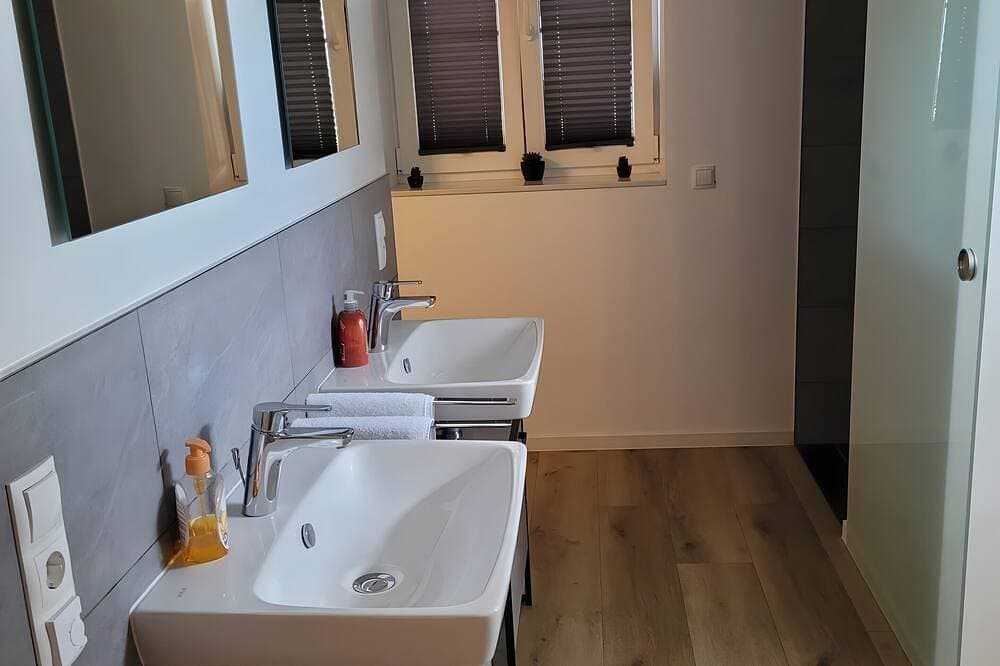 Foto 9 von 16: Ferienhaus 'Sam' mit Seeblick, privater Terrasse und WLAN