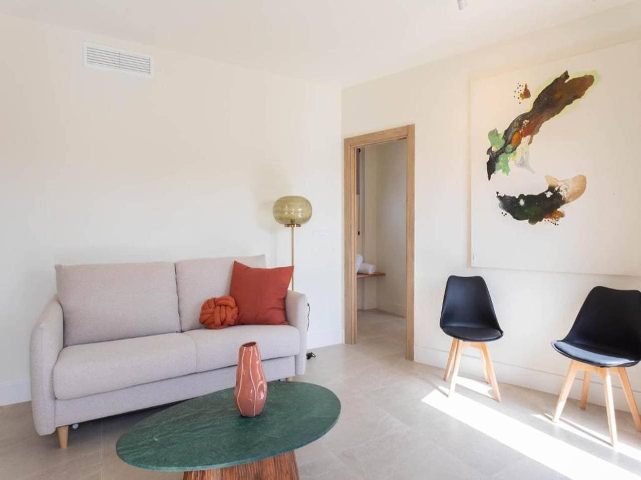 Foto 2 von 21: Vier-Zimmer-Apartment mit Whirlpool