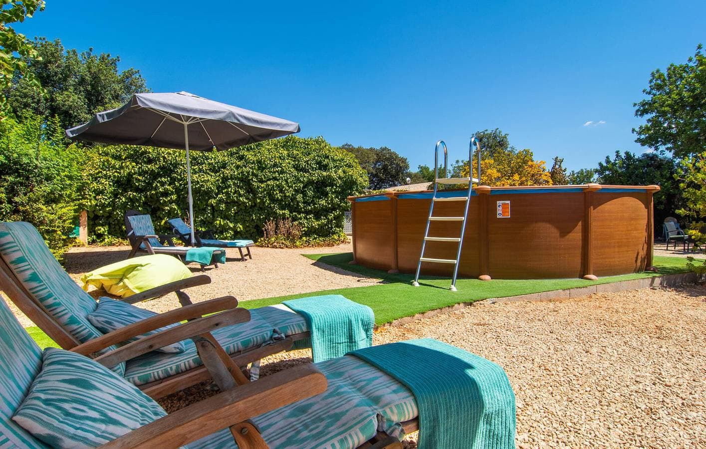 Foto 5 von 46: Sonnige Terrassen-Pool-Wohnung mit Küche & WiFi