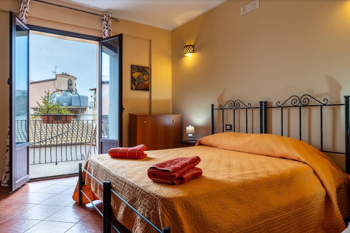 Foto 4 von 25: Zimmer 'B&B San Domenico – Comfort Doppelzimmer' mit Balkon, WLAN und Klimaanlage