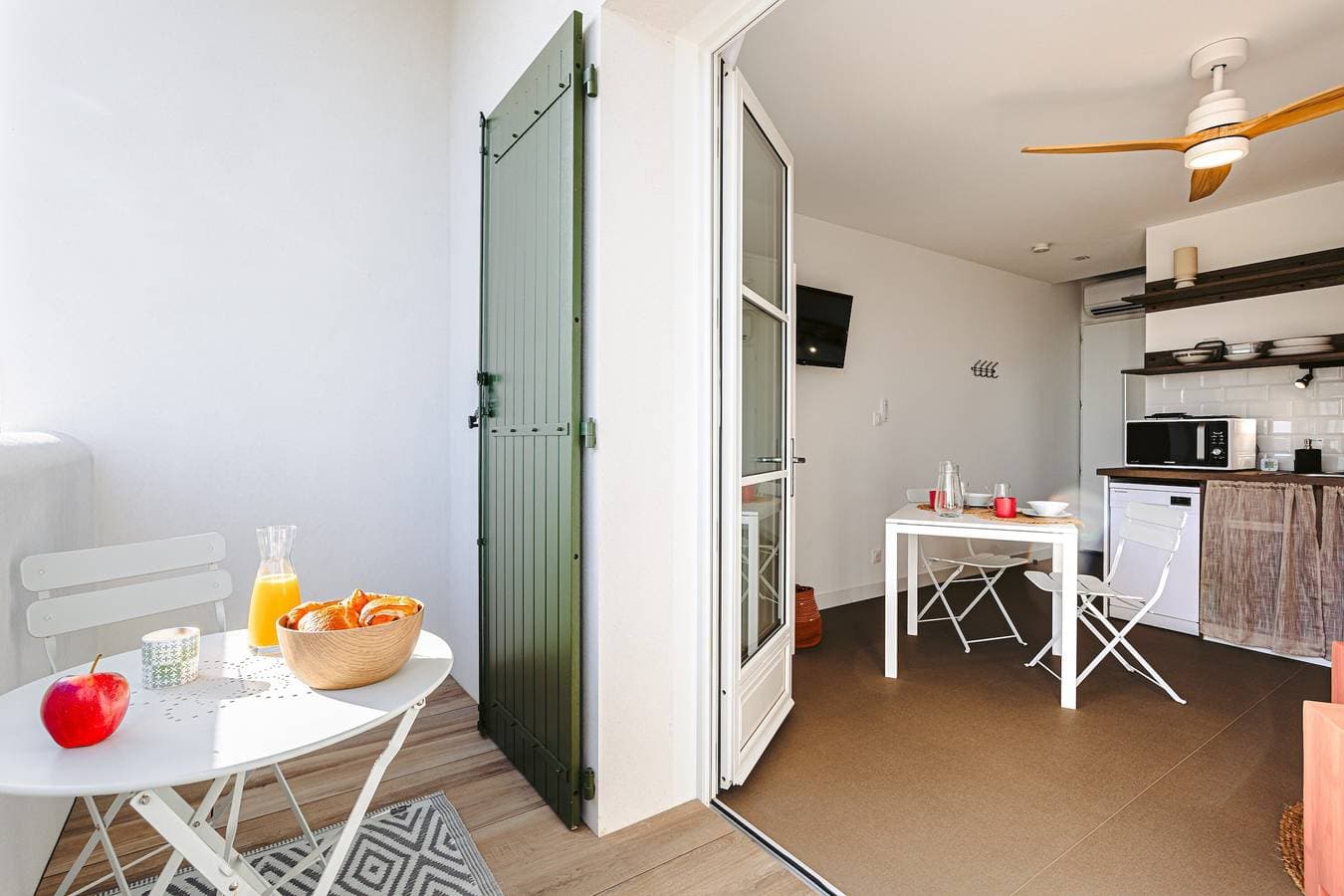Foto 8 von 19: Studio Les Pins mit Meerblick, privater Terrasse und WLAN