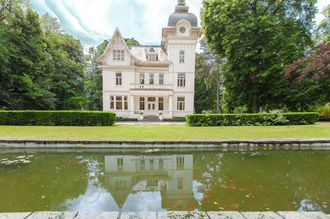 100-year-old mansion with jacuzzi near Hasselt 1