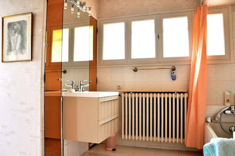 Foto 7 von 18: Schöne Villa an der französischen Riviera Pool und Terrasse