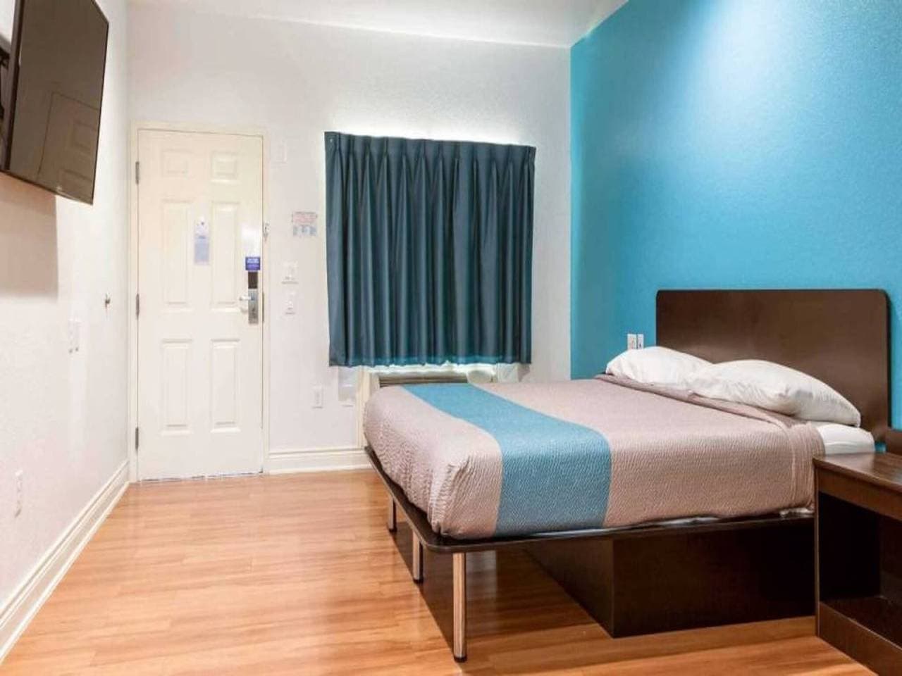 Foto 2 von 40: 1 Kingsize-Bett | Business-Zimmer, Rauche