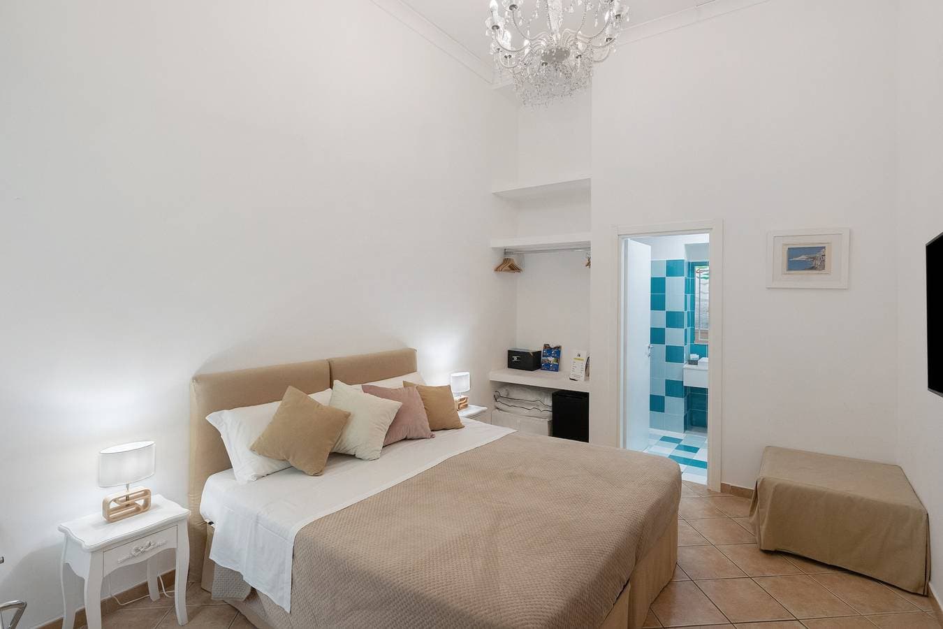 Foto 2 von 22: Sorrentina Guest House – Superior Doppelzimmer 5 mit Balkon und WLAN