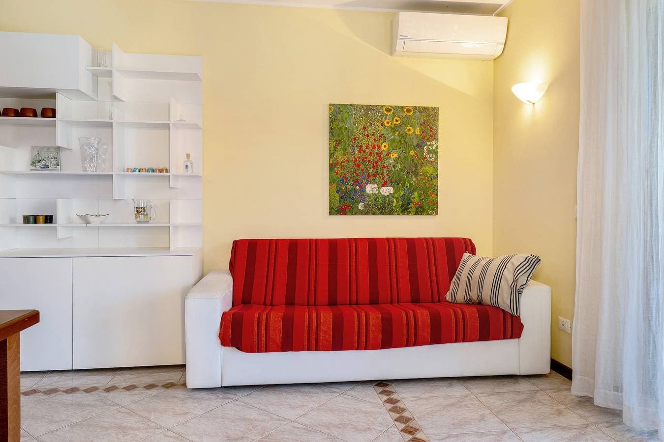 Foto 9 von 25: Apartment 'Giglio Sirmione' mit Gemeinschaftspool, WLAN und Klimaanlage