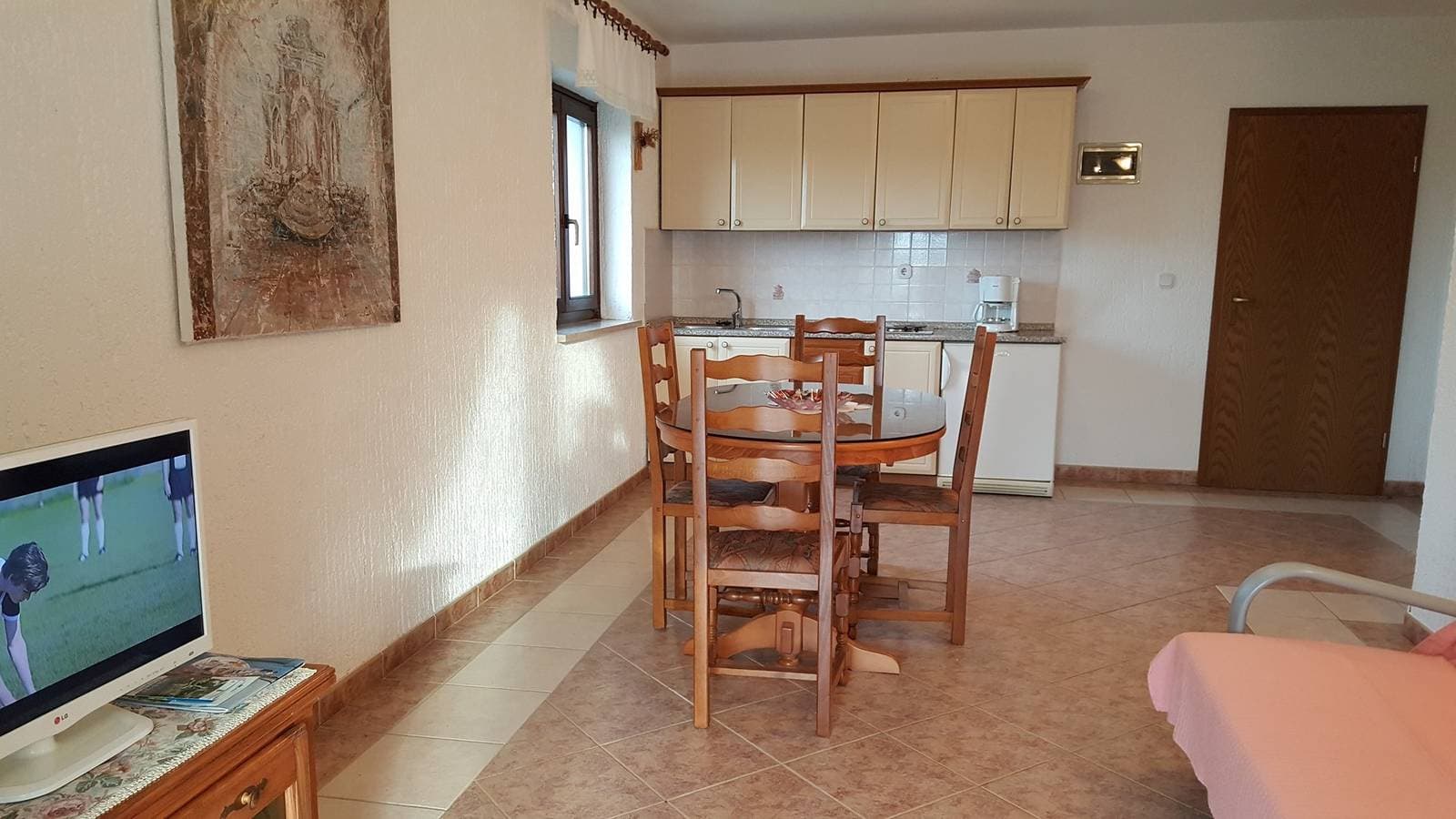 Foto 2 von 19: One bedroom apartment with large balcony and partial sea view