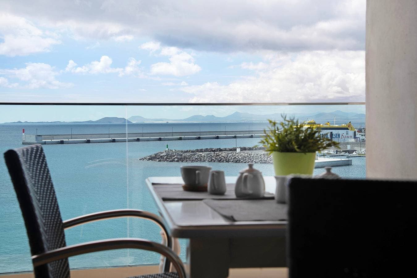Foto 3 von 32: Ferienwohnung 'Apartamento Seaview Limones' mit Meerblick, privater Terrasse und WLAN