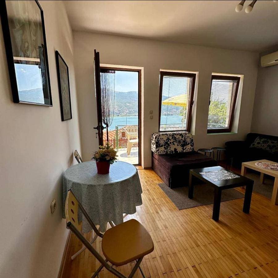 Foto 4 von 19: Apartment with Balcony and Lake View (4 Adults)