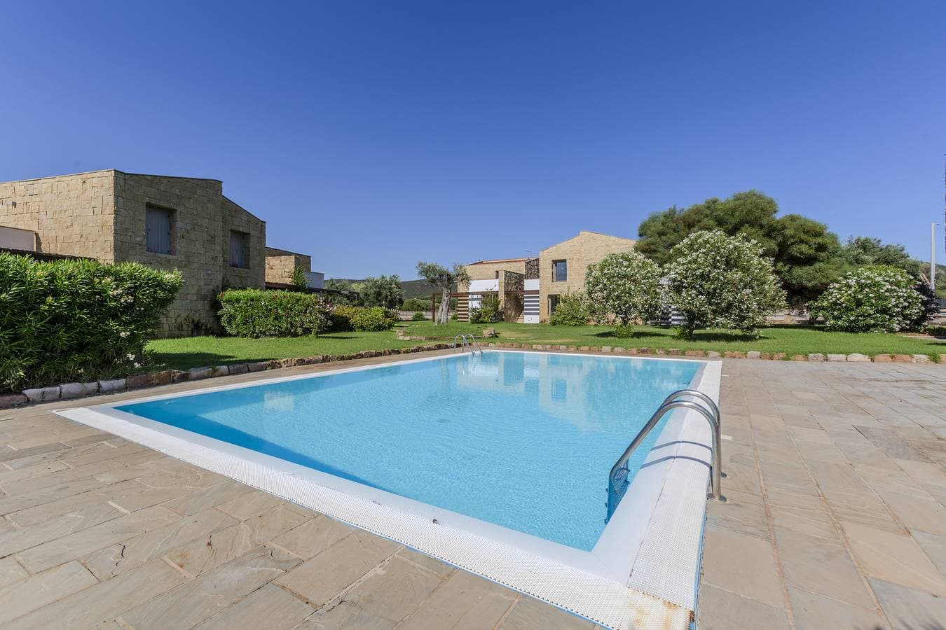 Foto 2 von 26: Golden Stone Villa: Pool & Relax