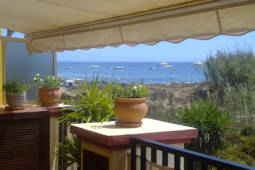Luxus-Apartment direkt am Strand mit großer Terrasse 1