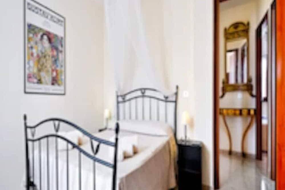 Foto 5 von 27: Stylish & Spacious Townhouse - Walk to Beach & Town