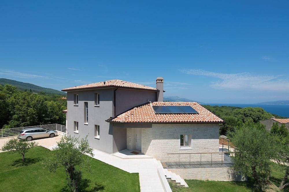 Foto 11 von 30: Exklusive 5* Villa mit herrlichem Meerblick und beheiztem Pool