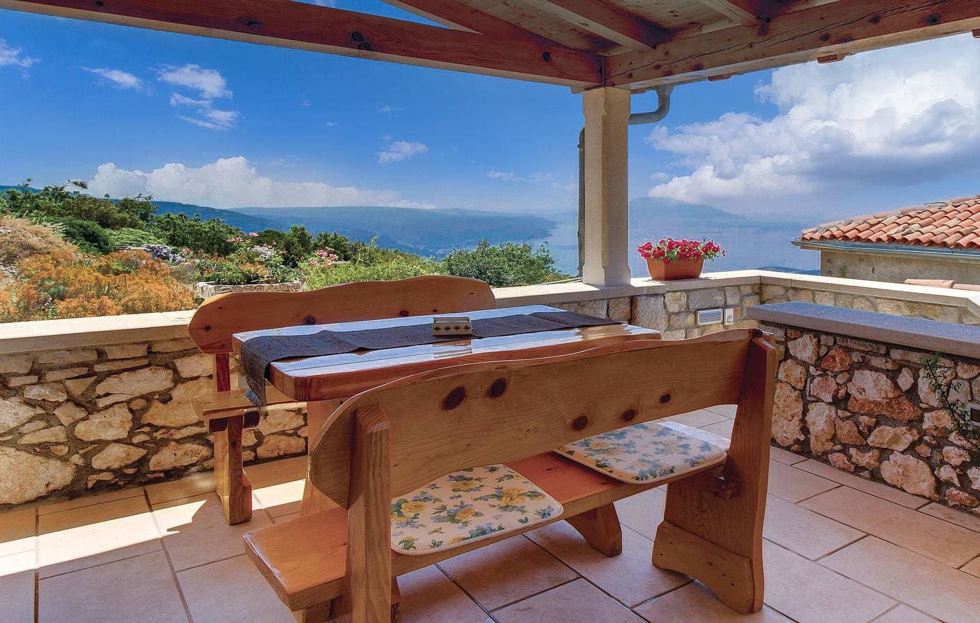 Foto 7 von 43: Gemütliche 1-Zimmer-Wohnung mit Terrasse, WLAN und Parkplatz in der Nähe des Tiha-Strandes