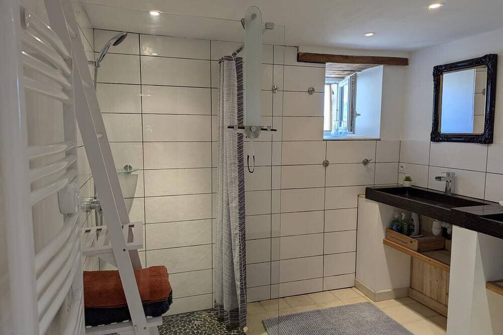 Foto 11 von 30: Abgelegenes Haus mit privatem Pool und Spa, Charente