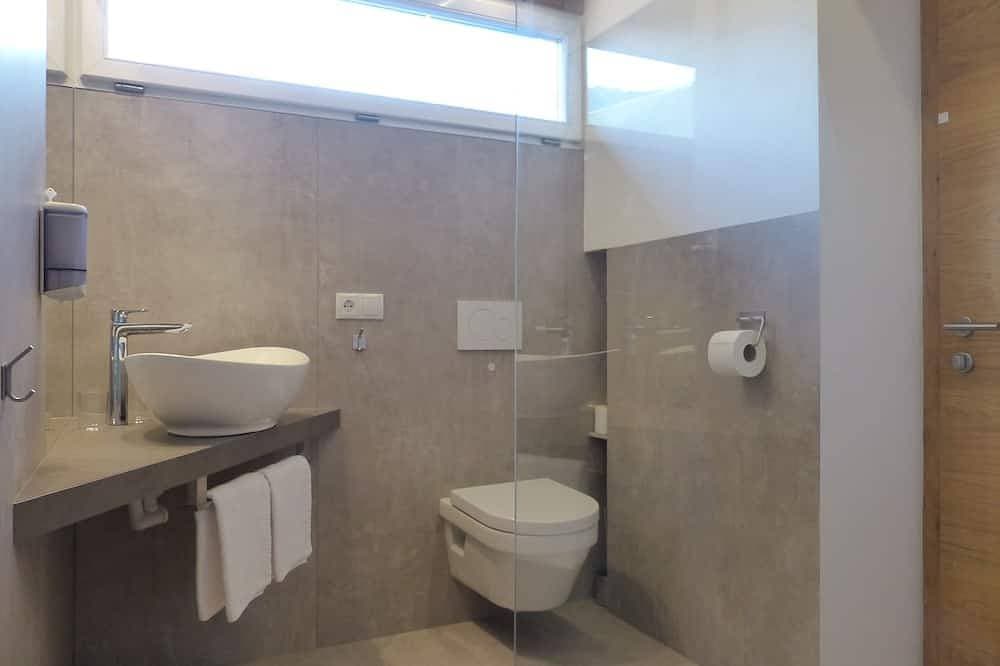 Foto 6 von 27: Ferienwohnung mit großem Panoramabalkon und biologischem Naturbadeteich