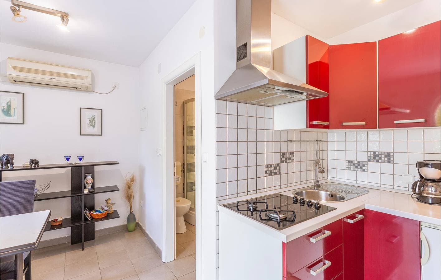 Foto 8 von 24: Gemütliches Apartment am Strand mit Terrasse und moderner Ausstattung