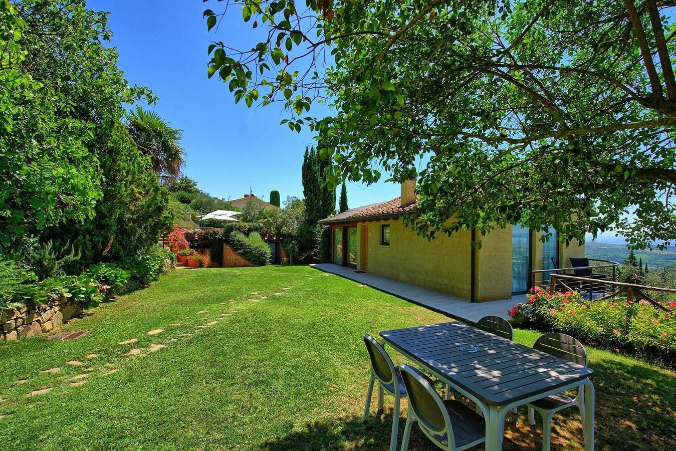 Foto 2 von 33: Villa für 4 Personen mit Pool